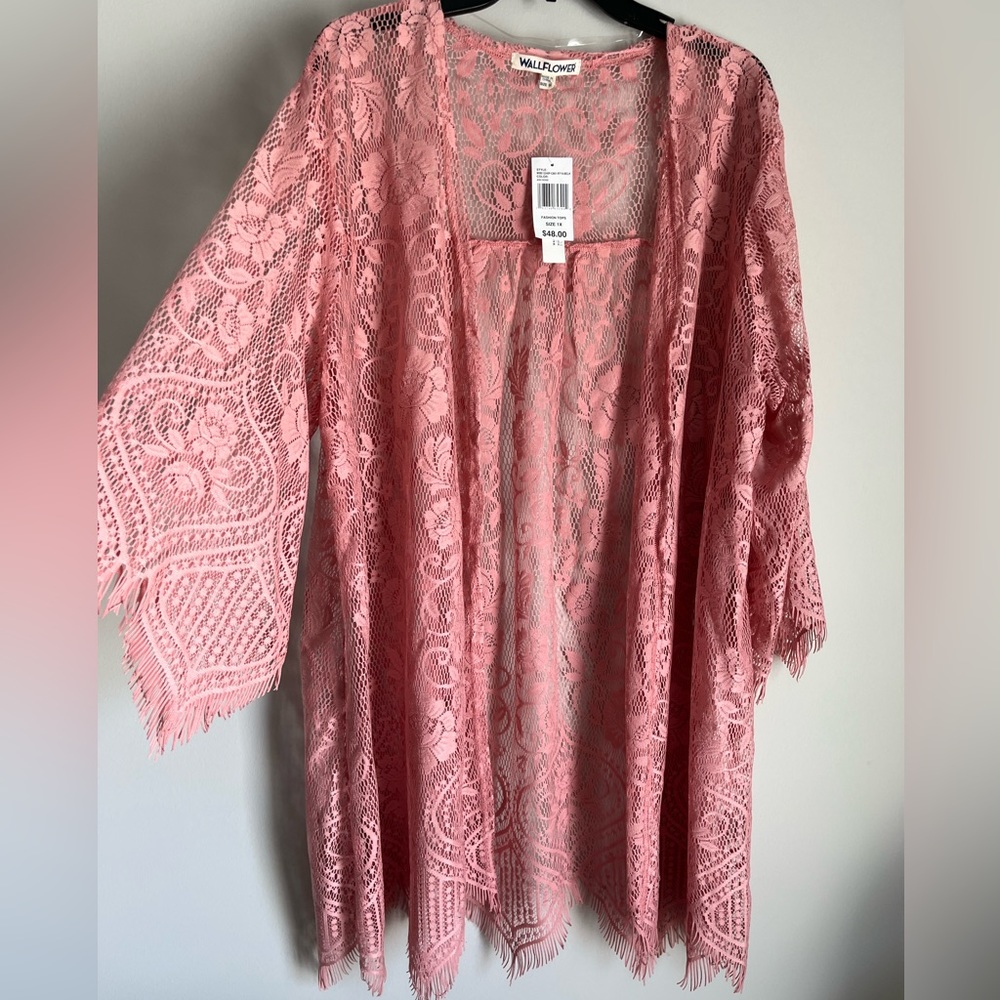 Lace Kimono - elegant design - new with tags - beautiful trim-work